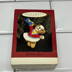 Vtg 1996 Hallmark Keepsake Ornament Yuletide Cheer Teddy Bear Cheerleader In Box